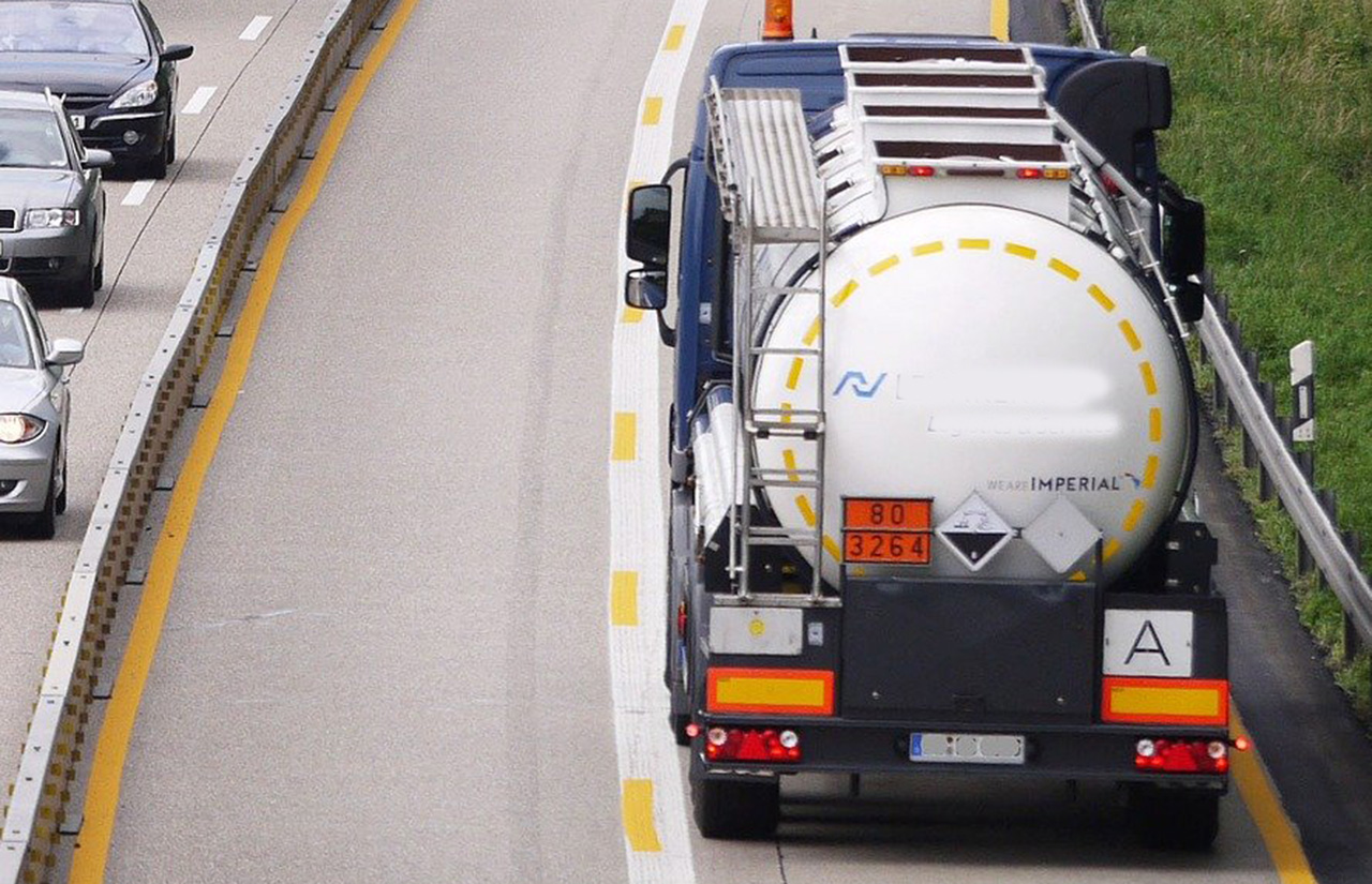 ORALITE® VC 104+ Tanker Stickers